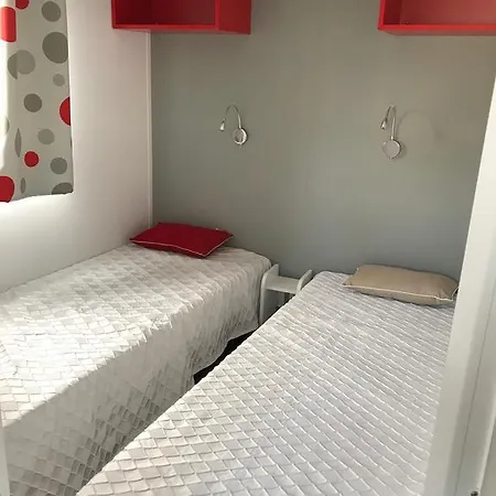 בית נופש Cosystudio Site Du Futuroscope שאסנוי-דו-פוואטו