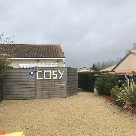 בית נופש Cosystudio Site Du Futuroscope שאסנוי-דו-פוואטו